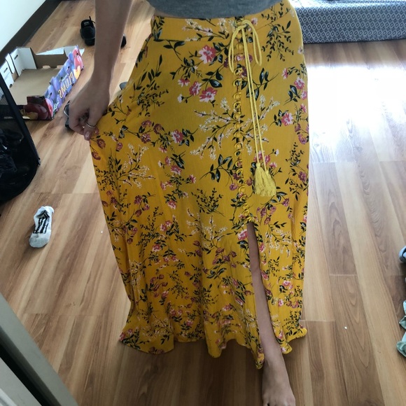 Yellow Maxi Skirt with Flowers 🌸 - Picture 3 of 5